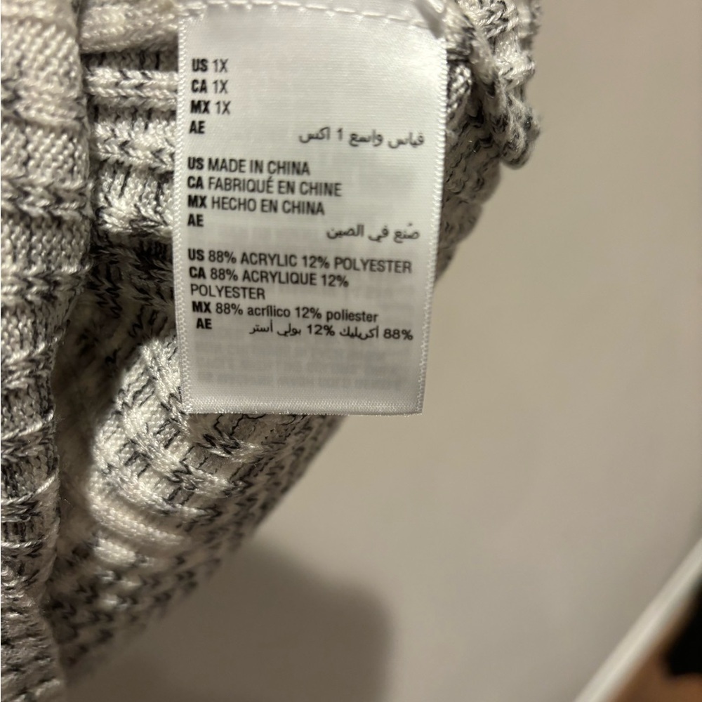 And Now This NWT size L short leave sweater crop top - Picture 6 of 6